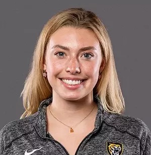 Maddy Golier Headshot